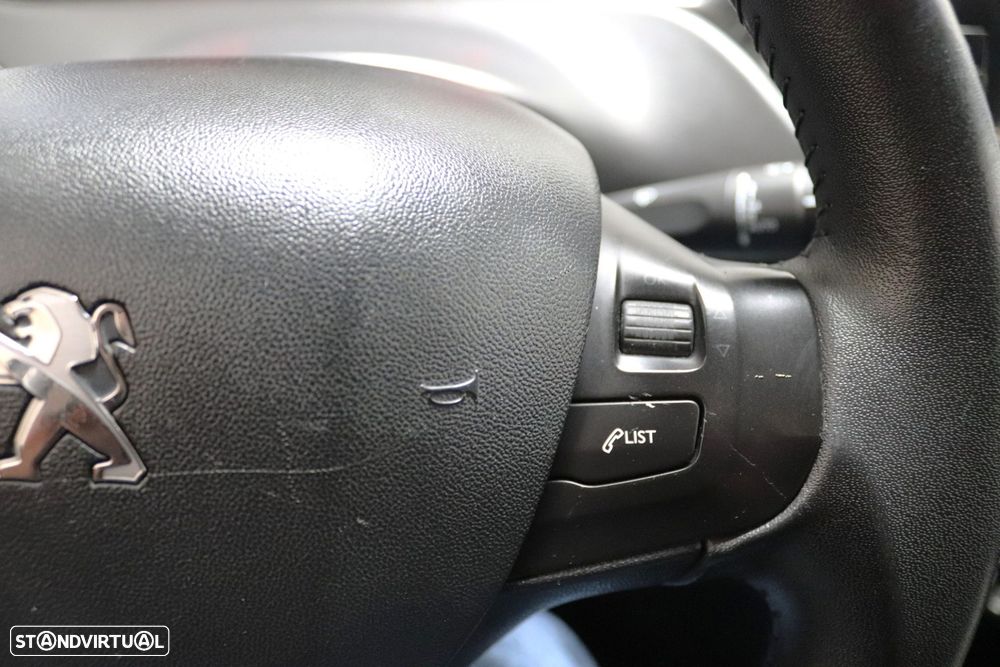 Peugeot 208 1.2 PureTech Active - 17