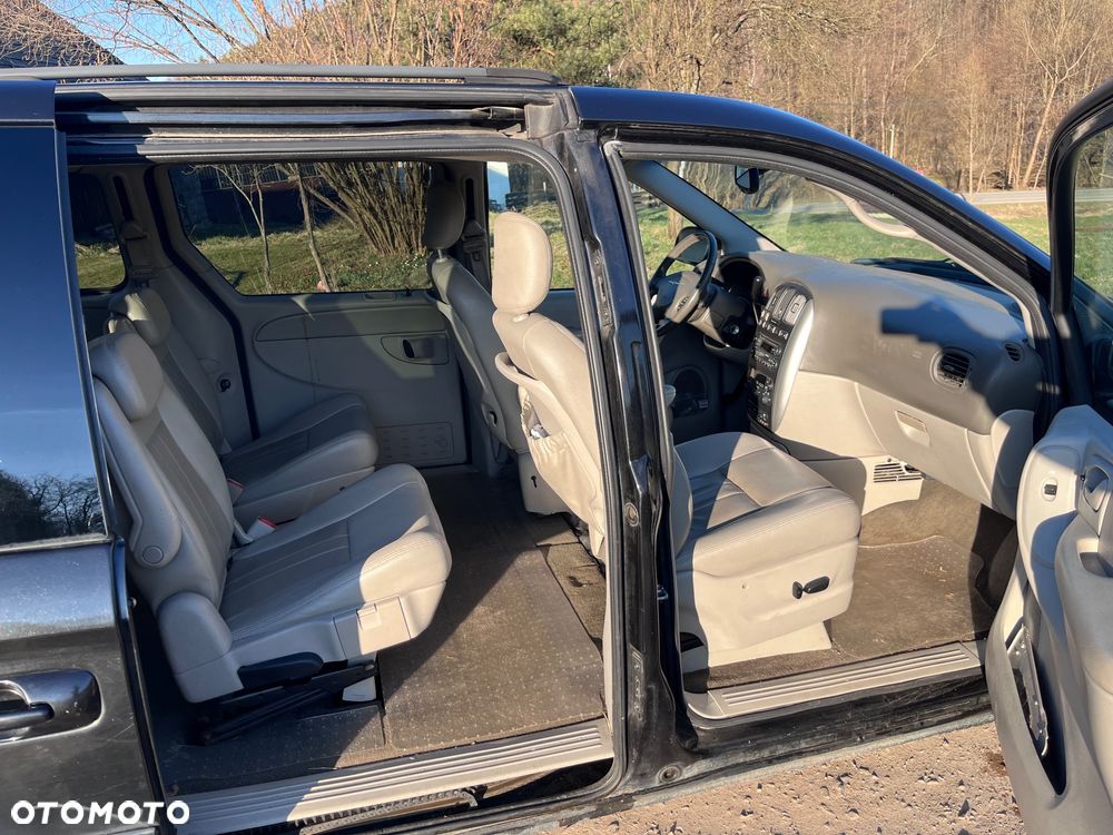 Chrysler Town & Country - 5