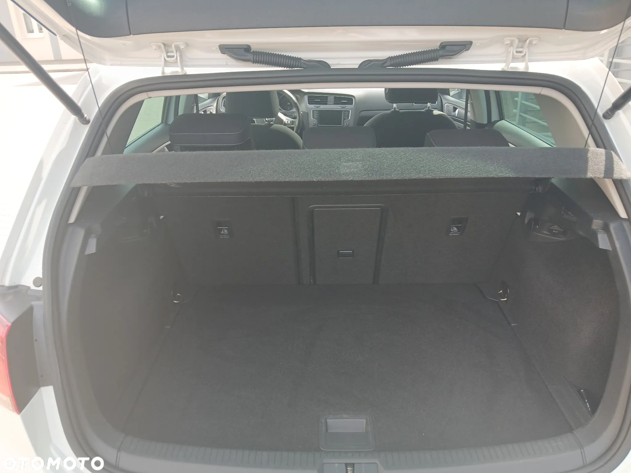 Volkswagen Golf 2.0 TDI BlueMotion Technology DSG Lounge - 12
