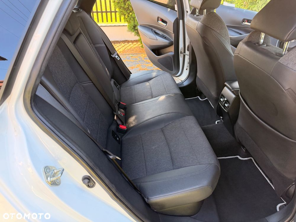 Toyota Corolla 1.8 Hybrid Executive - 32