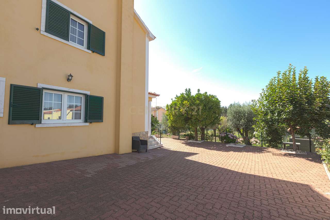 Moradia T4 Isolada com Jardim e Garagem em Olalhas – Tomar - Grande imagem: 5/37