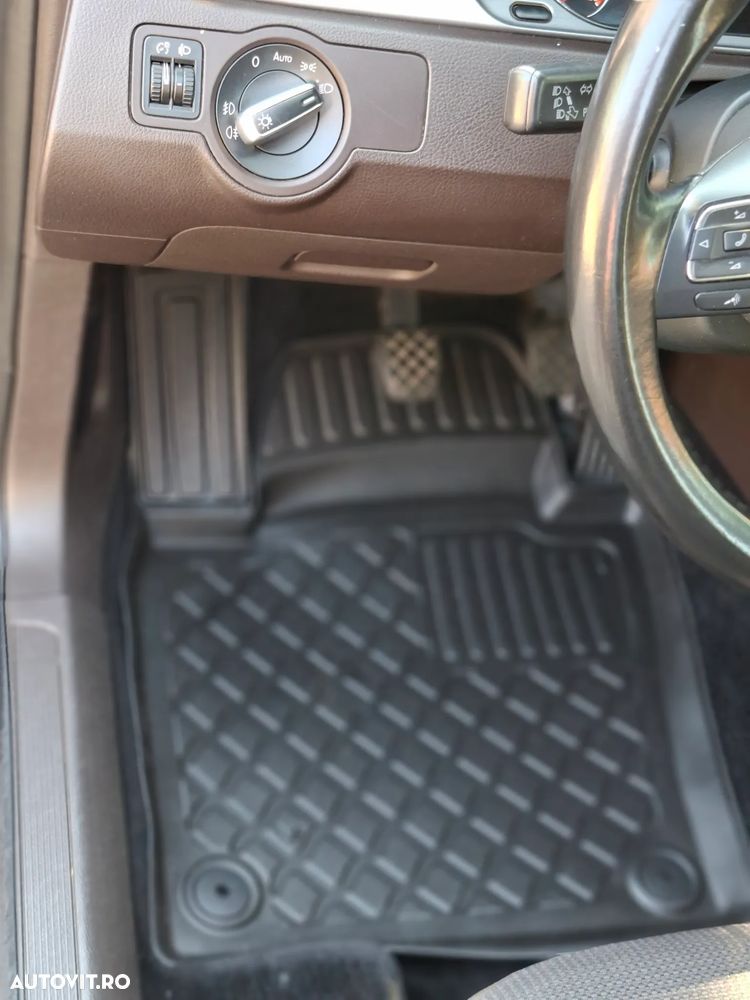 Volkswagen Passat 2.0 TDI Blue TDI Comfortline - 24