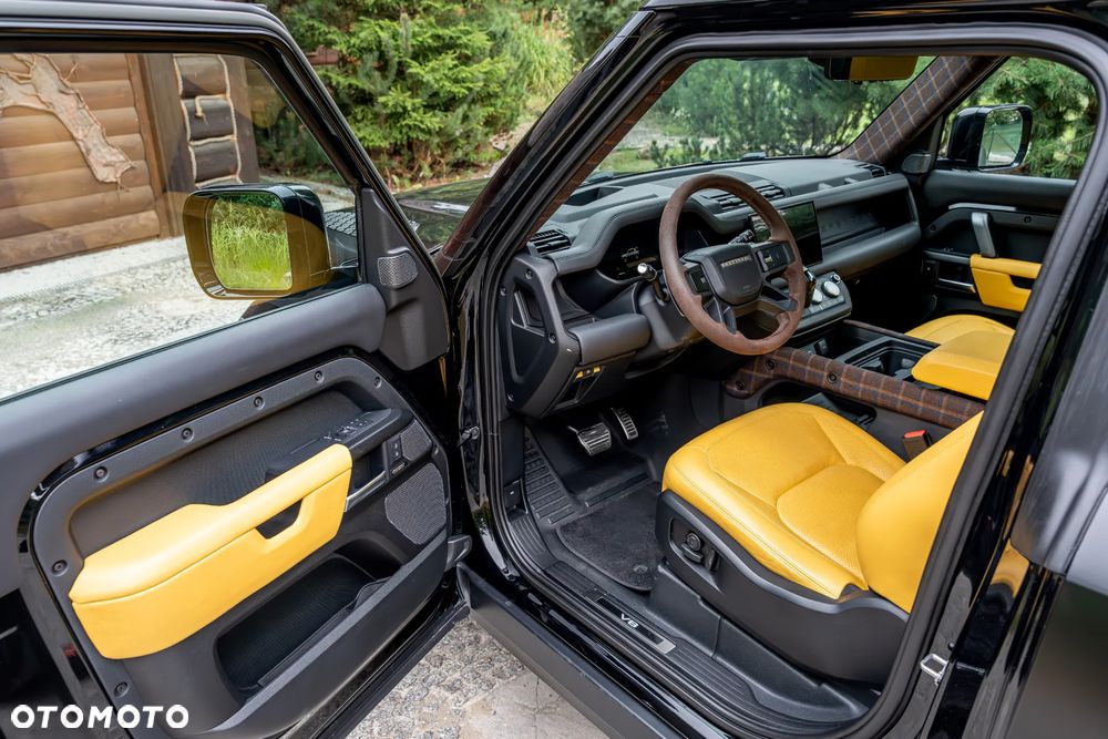 Land Rover Defender - 22