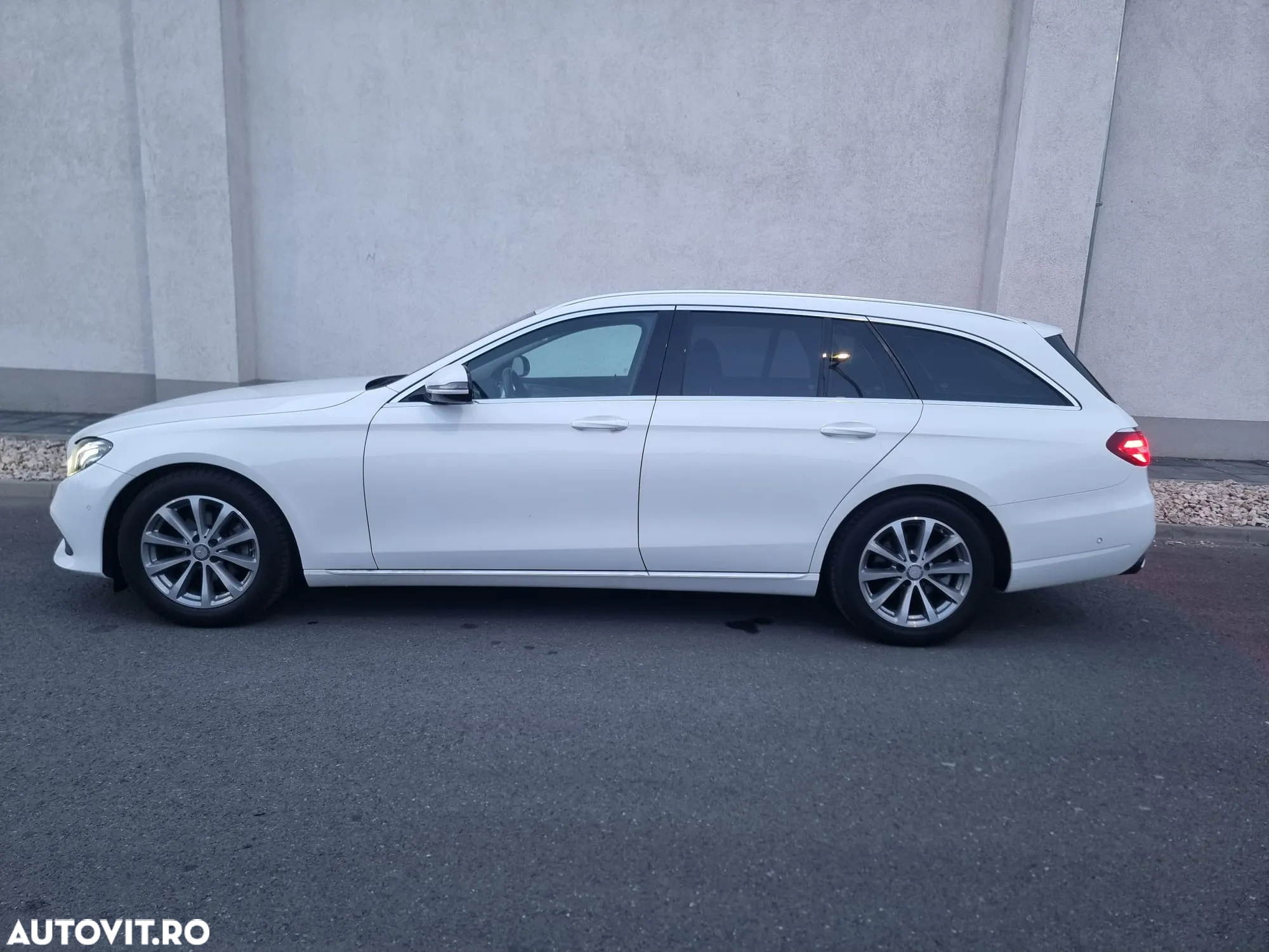 Mercedes-Benz E 220 d T 9G-TRONIC Avantgarde - 5