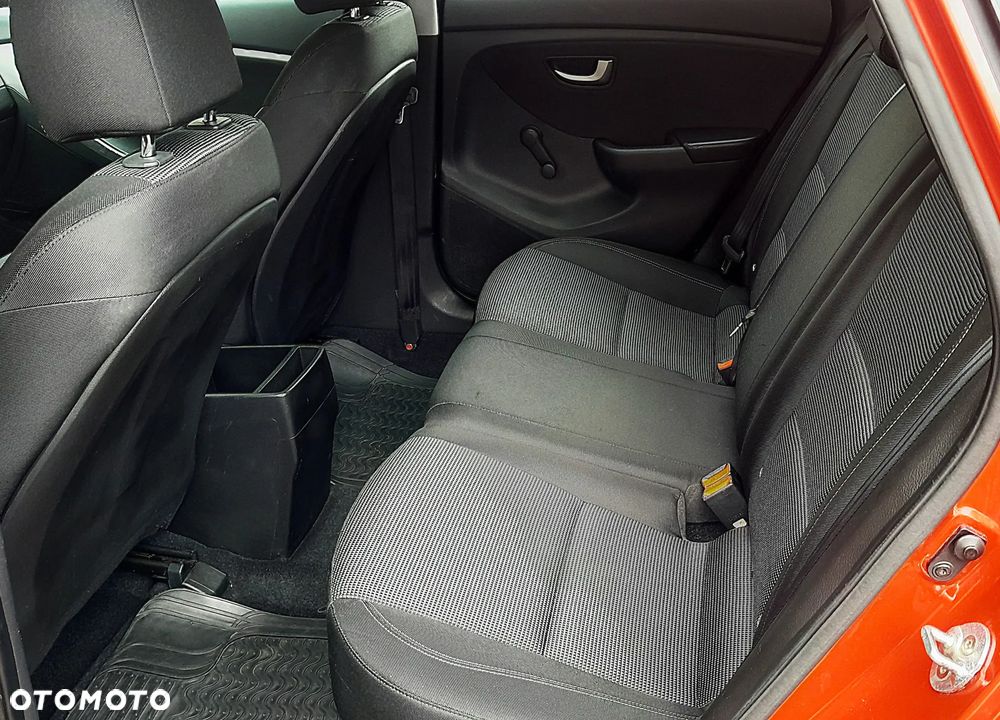 Hyundai i30 blue 1.4 Classic - 13