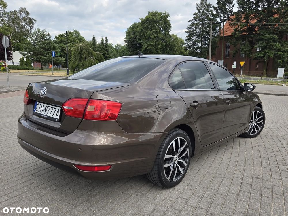 Volkswagen Jetta 1.2 TSI Comfortline - 11