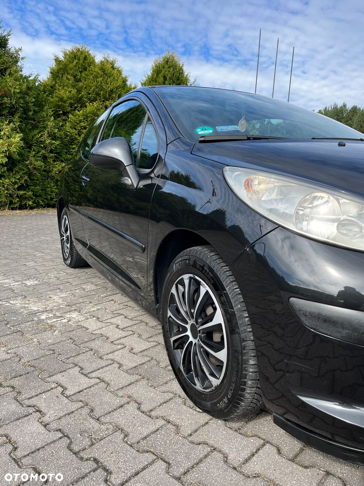 Peugeot 207 2006 photo 2