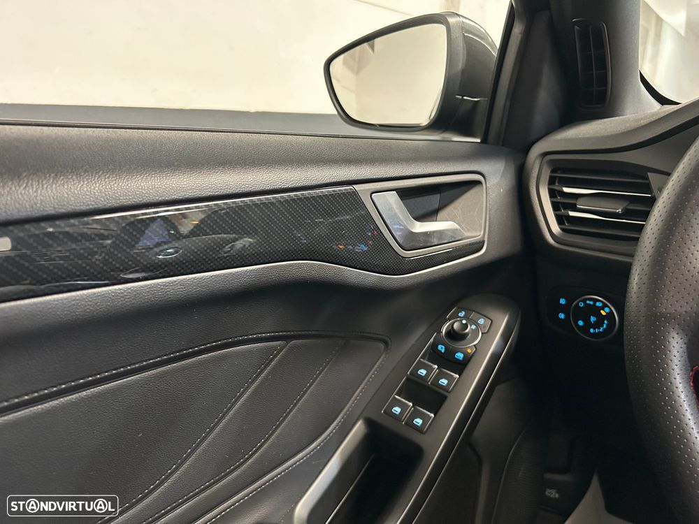 Ford Focus 1.0 EcoBoost MHEV ST-Line - 38