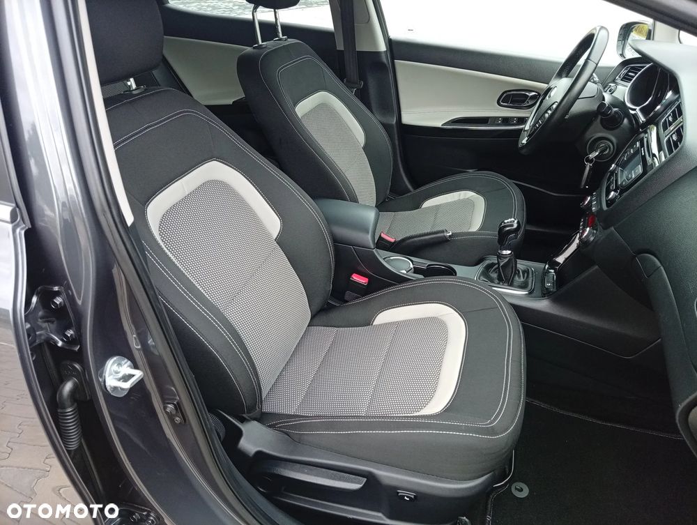 Kia Ceed 1.6 CRDi 128 Platinum Edition - 21