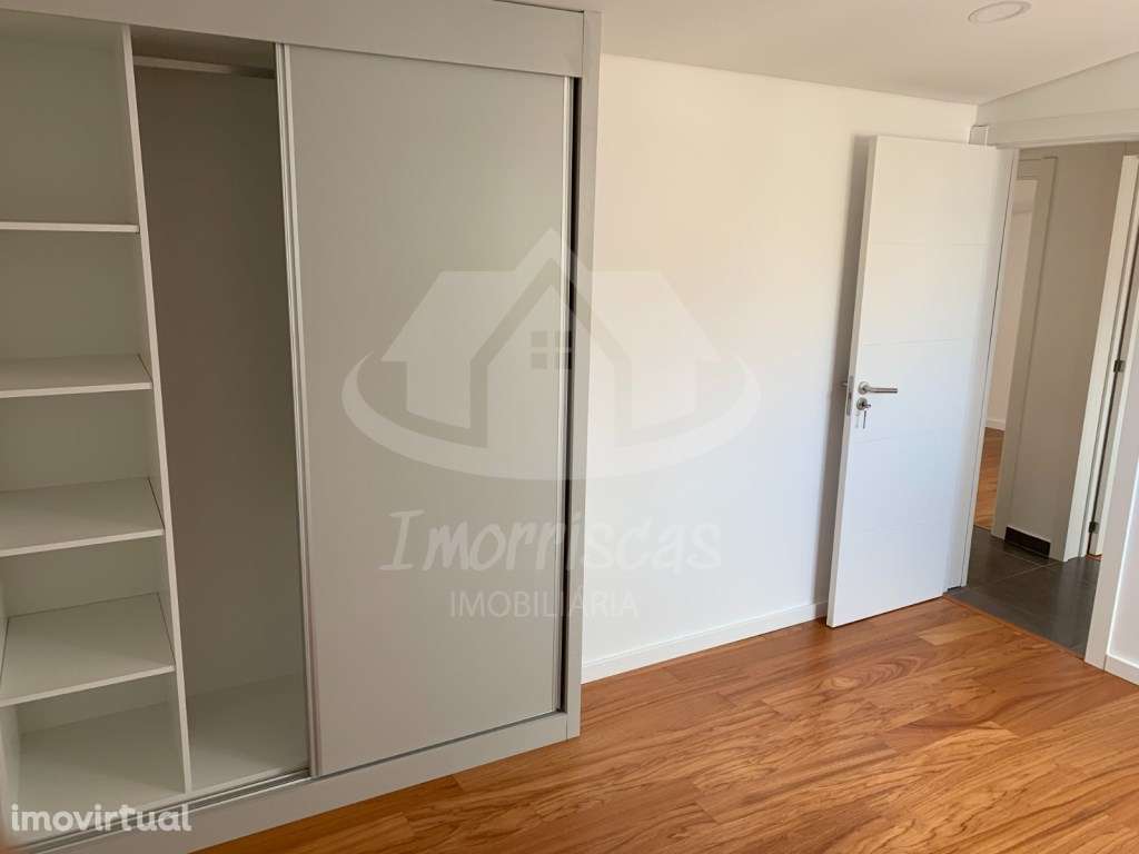 Apartamento T3 duplex totalmente remodelado, São Vicente Fora, Lisboa - Grande imagem: 2/14