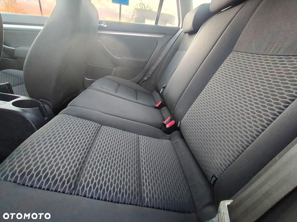 Volkswagen Golf - 10