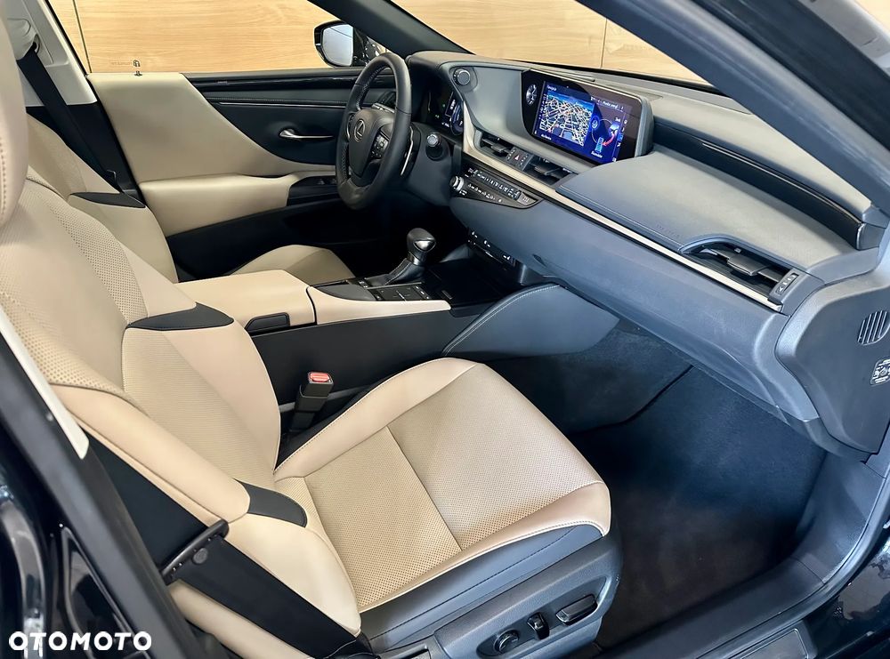 Lexus ES 300h Business Edition + - 7