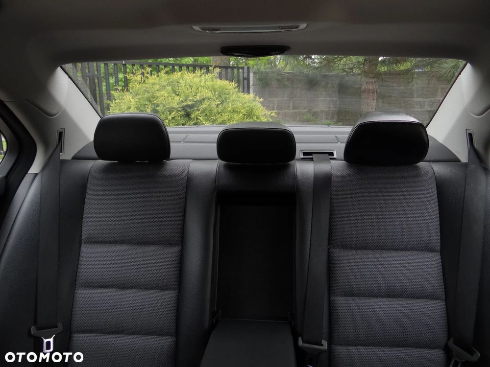 Mercedes-Benz Klasa C 180 BlueEFFICIENCY 7G-TRONIC Avantgarde - 28