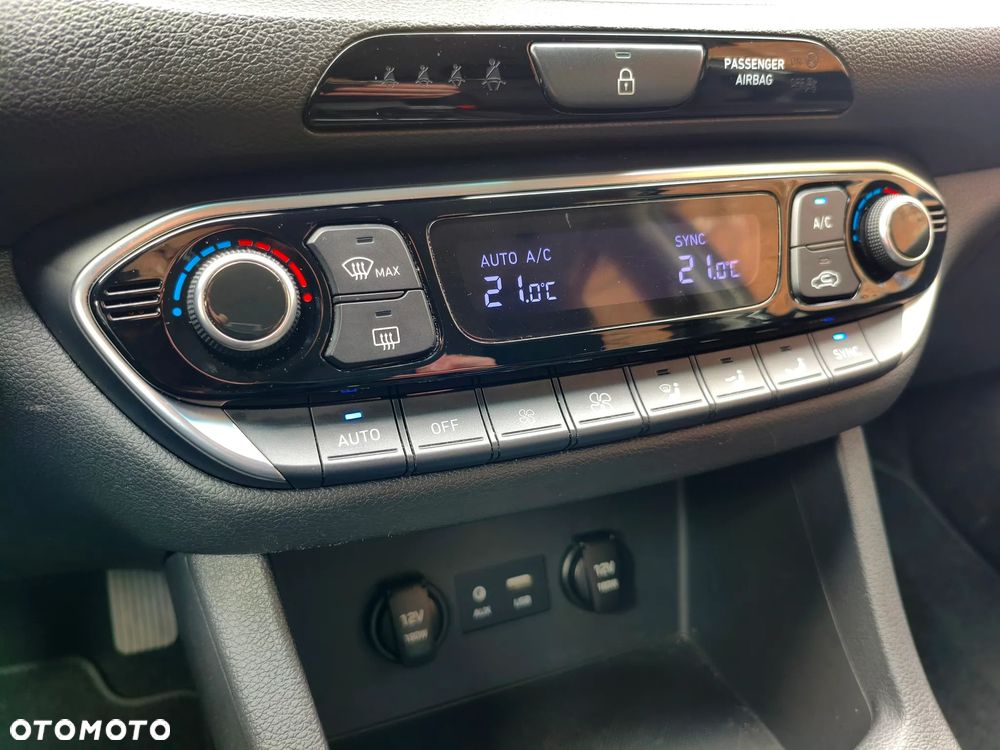 Hyundai i30 1.6 D Comfort - 22