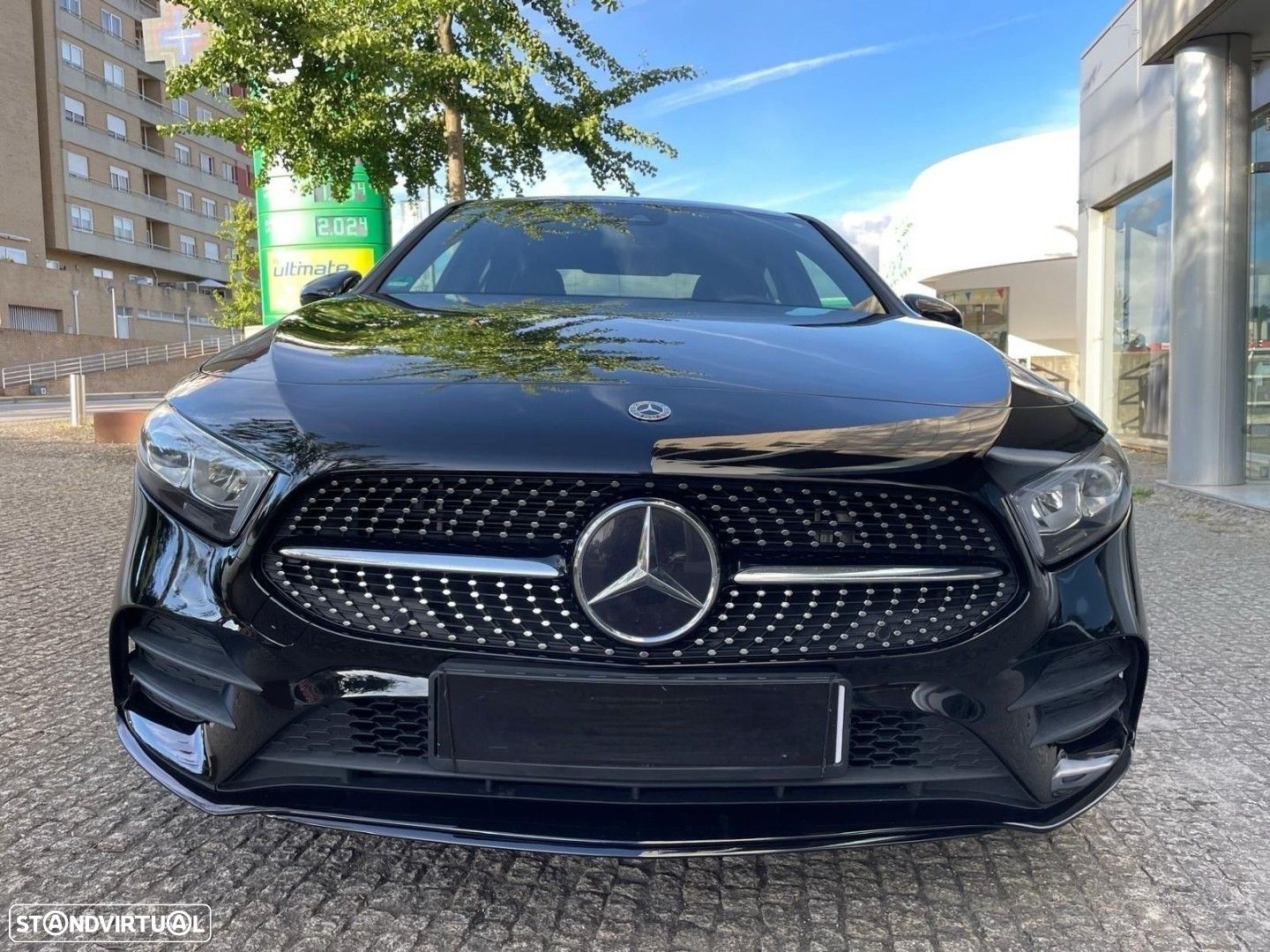 Mercedes-Benz A 250 Limousine e AMG Line - 1