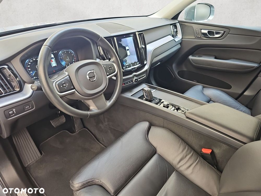 Volvo XC 60 B5 B AWD Momentum Pro - 11