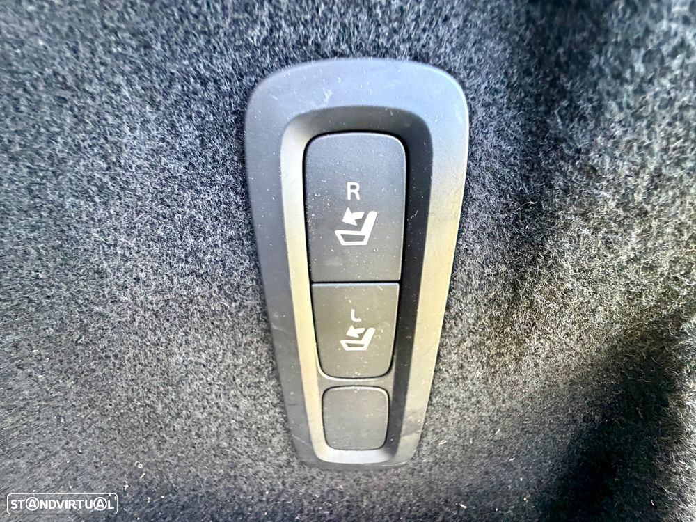 Volvo XC 60 2.0 T8 PHEV Momentum AWD - 21