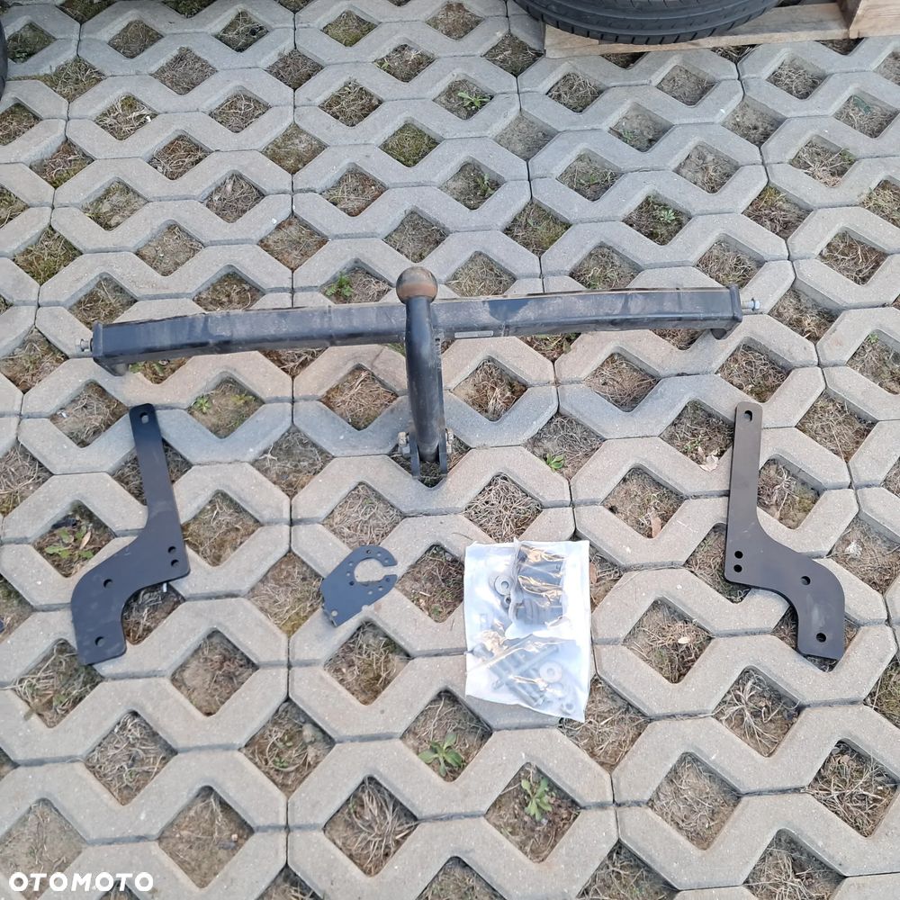 Hak Dacia Duster II 2 holowniczy niemiecki - 1