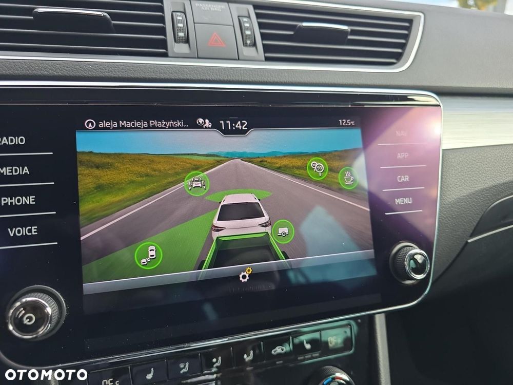 Skoda Superb 2.0 TDI Ambition DSG - 22