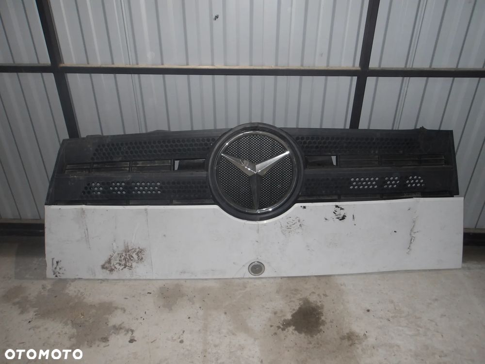 MASKA GRILL ATRAPA MERCEDES ACTROS MP4 A9607500409 - 1
