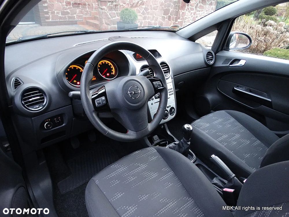 Opel Corsa 1.4 16V Cosmo - 29