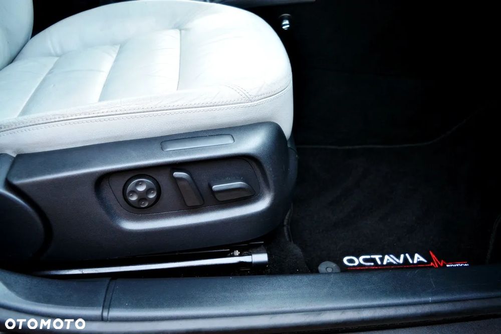 Skoda Octavia 2.0 TDI DPF DSG Laurin & Klement - 11