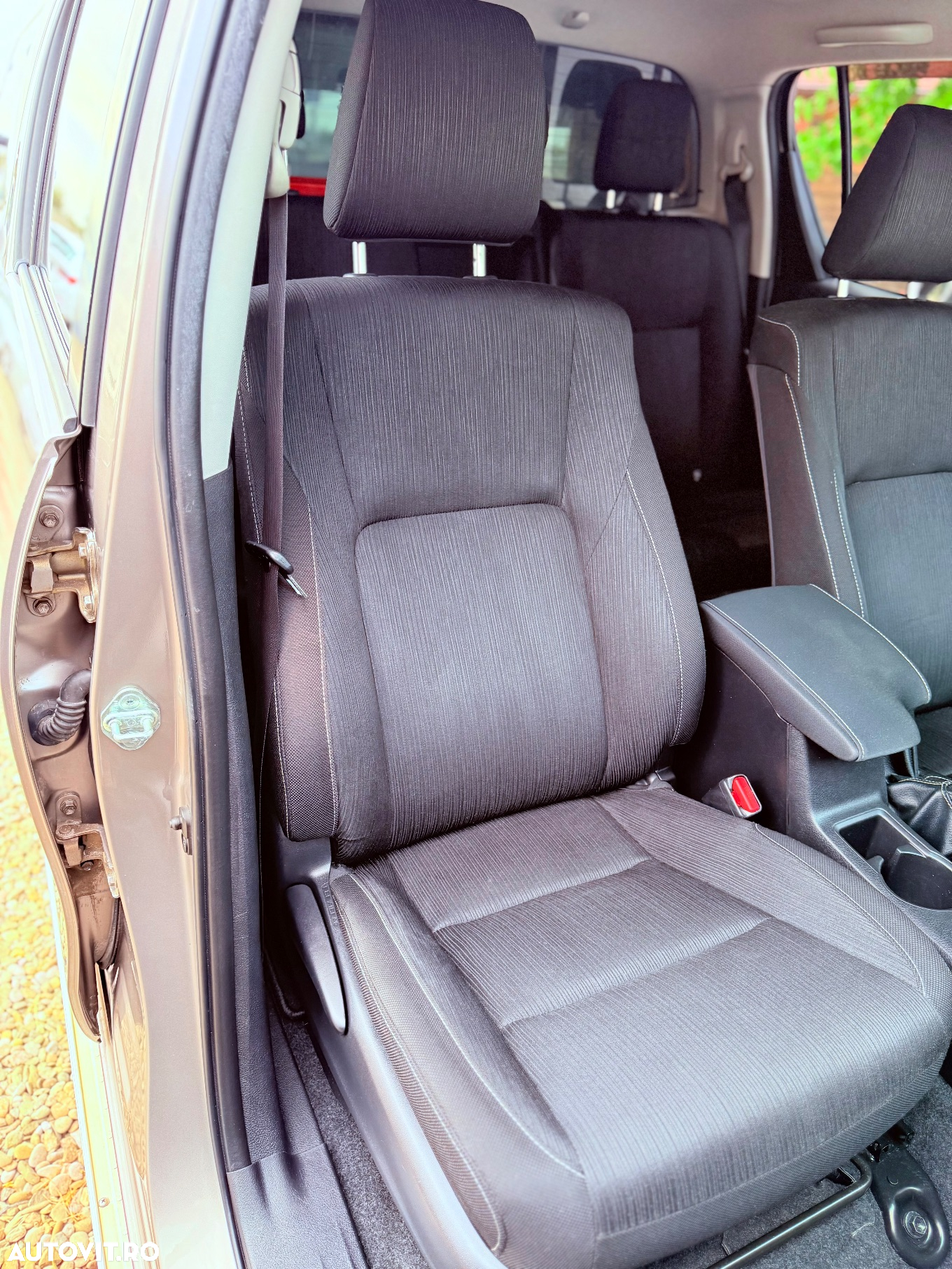 Toyota Hilux 2.4D 150CP 4x4 Double Cab 6MT Comfort - 19
