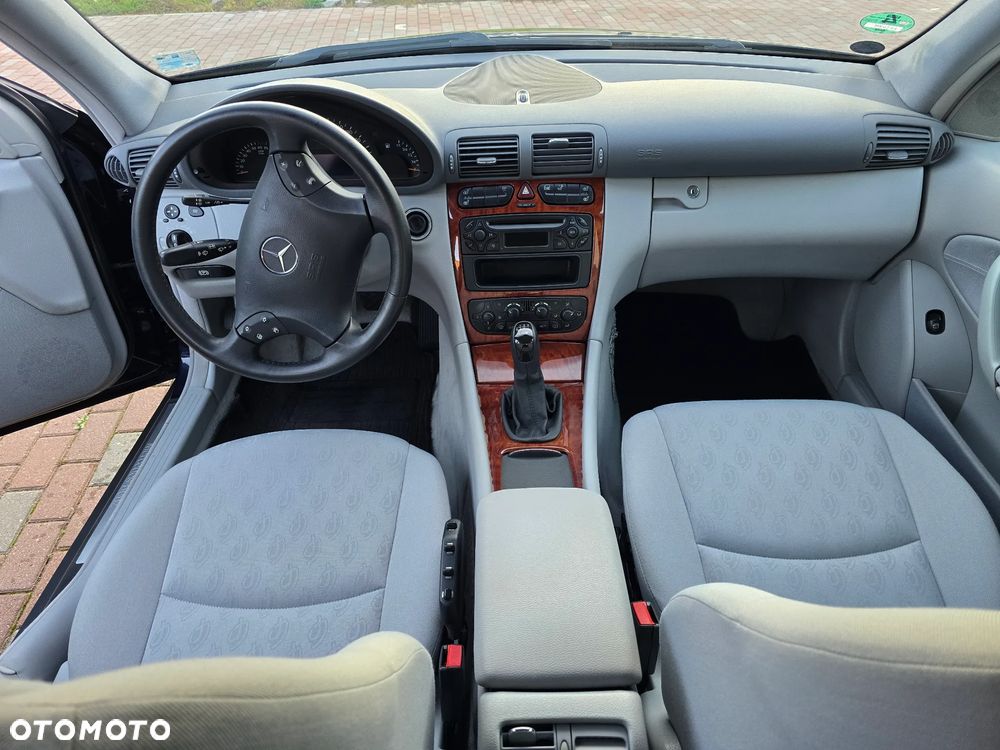 Mercedes-Benz Klasa C 180 Kompressor Classic - 11