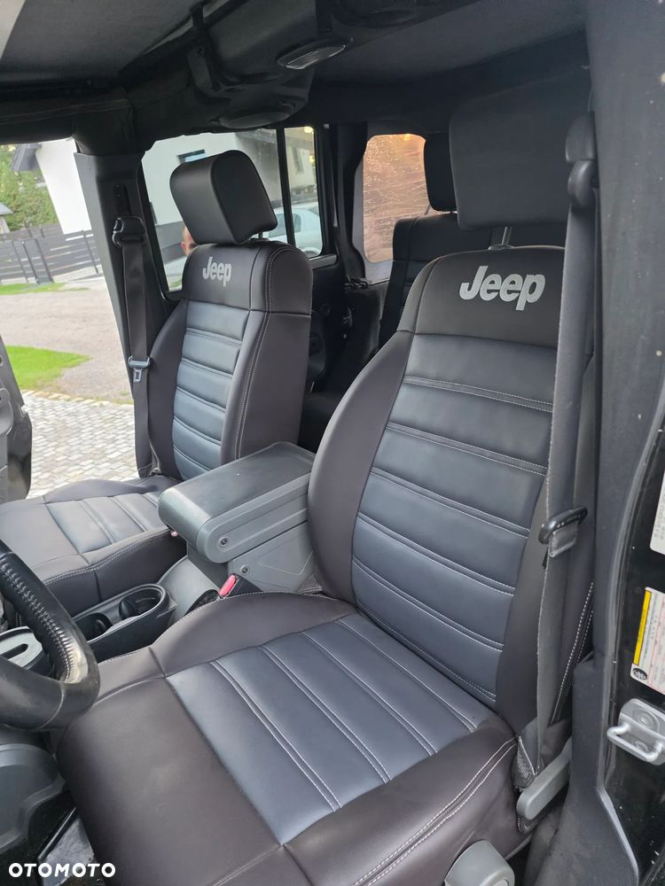 Jeep Wrangler Unlimited 3.8 Sahara - 12