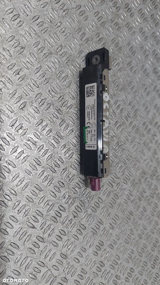 WZMACNIACZ ANTENOWY SKODA OCTAVIA III R2020 NR 5E9035577A - 1