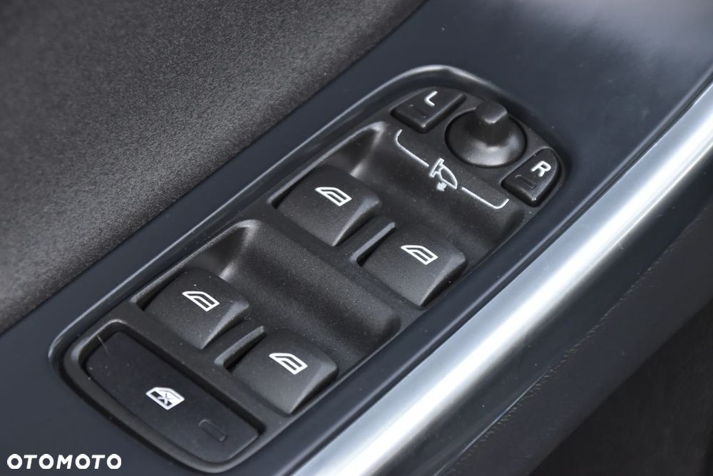 Volvo XC 60 D4 Momentum - 25