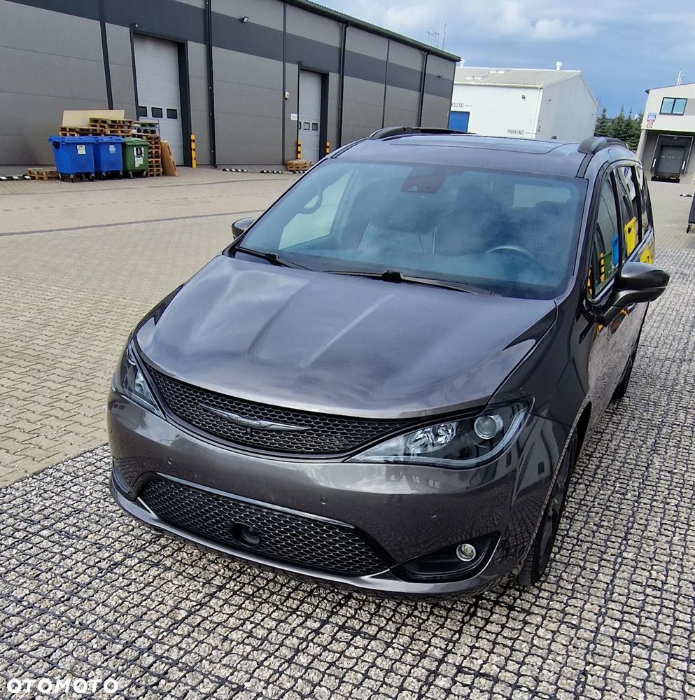 Chrysler Pacifica - 1