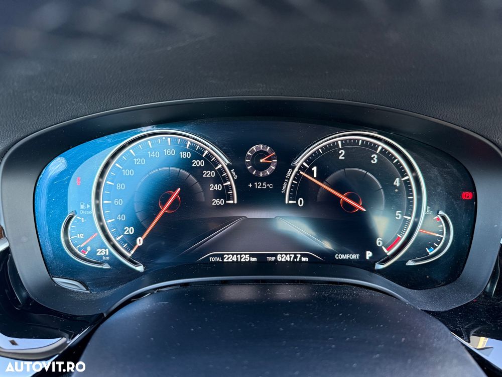 BMW Seria 5 520d xDrive Aut. - 32