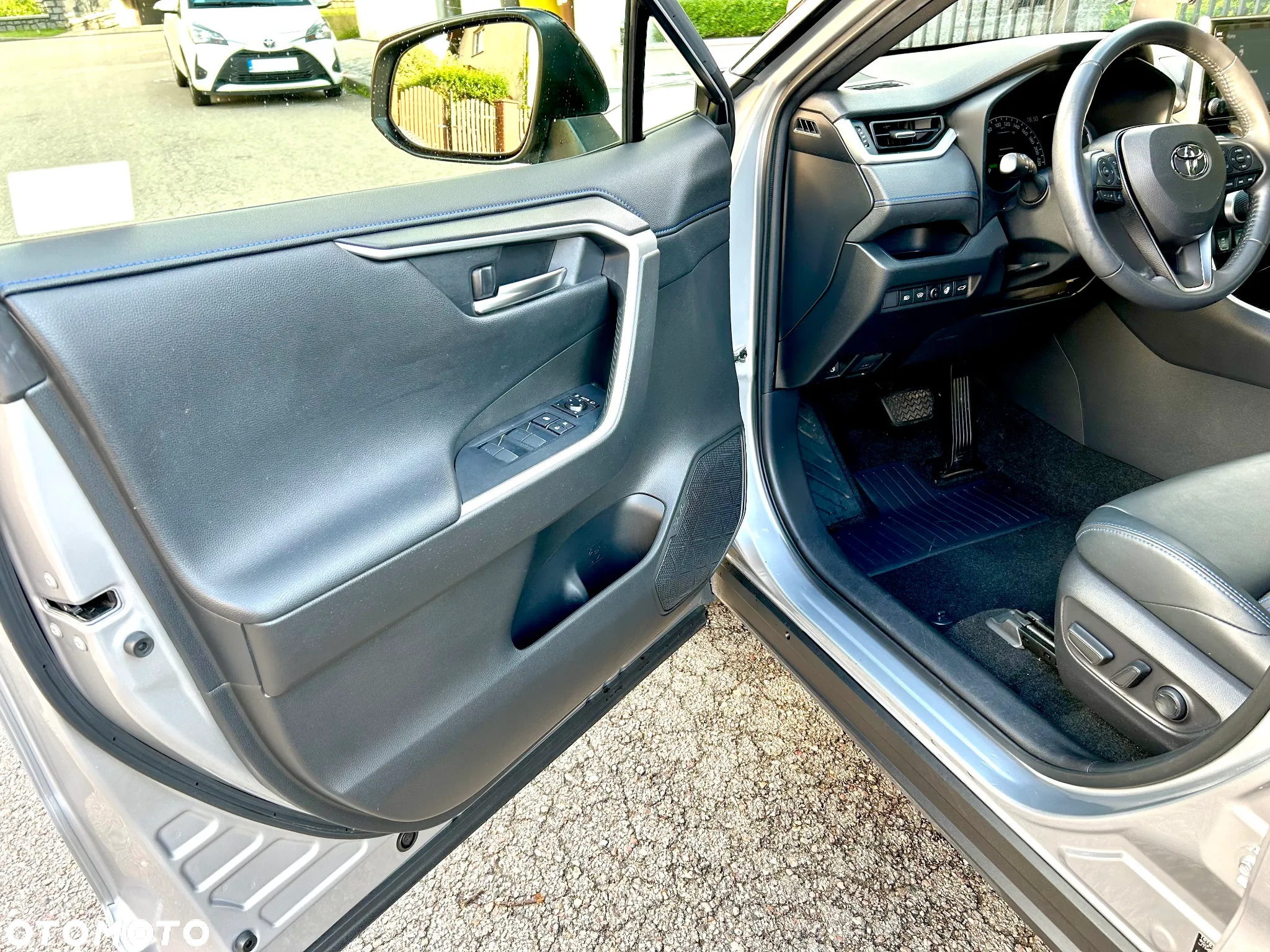 Toyota RAV4 - 22