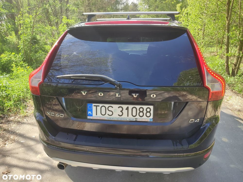 Volvo XC 60 2.4D AWD R-Design - 29
