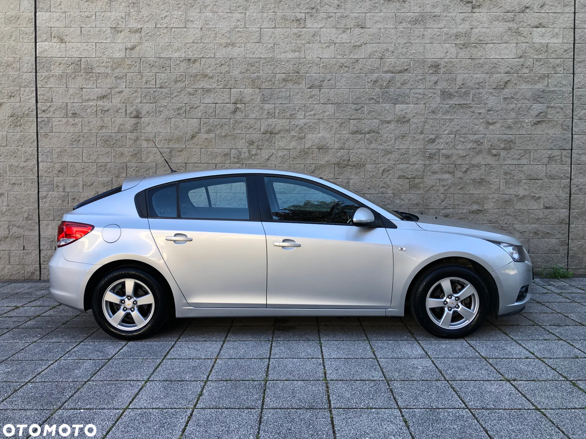 Chevrolet Cruze 1.6 LS - 23