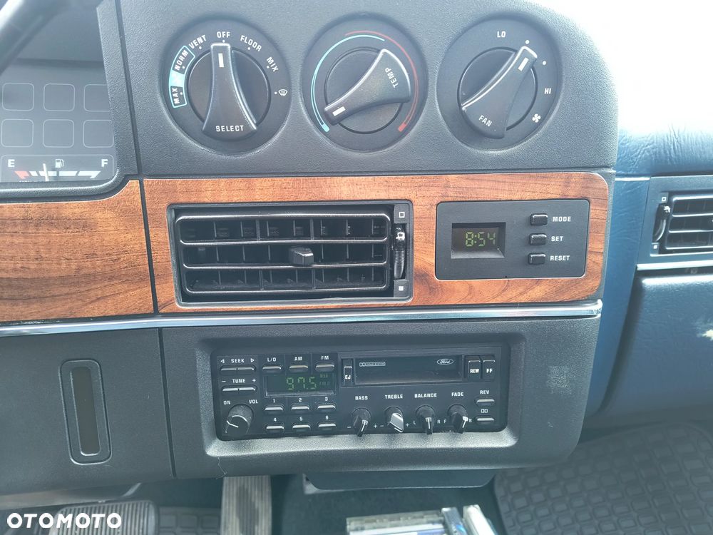 Ford Taurus 3.0 GL - 11