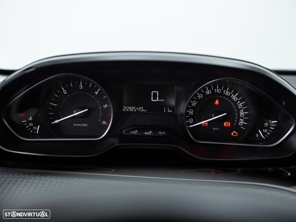 Peugeot 2008 1.5 BlueHDi Signature - 17
