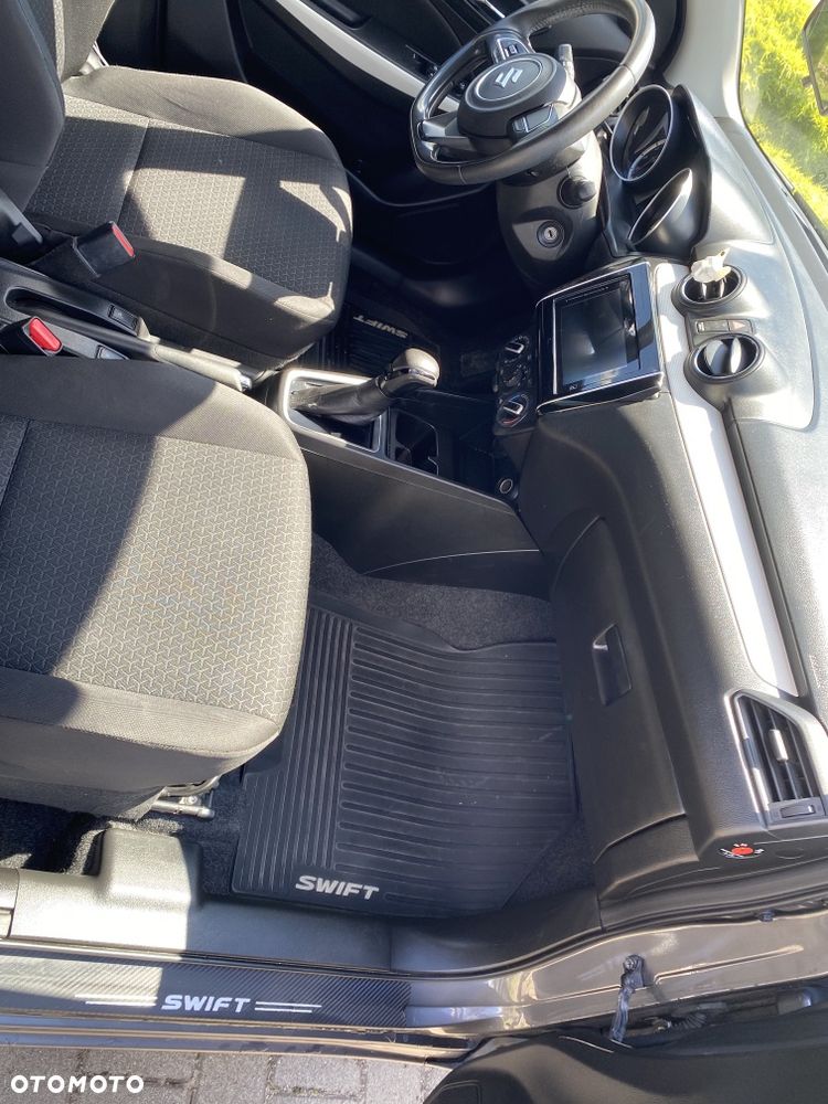 Suzuki Swift - 4