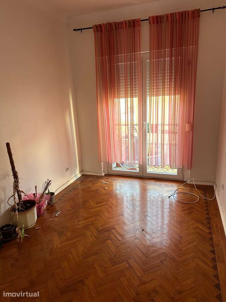 Apartamento T2 com cozinha equipada em Almada - Grande imagem: 2/6