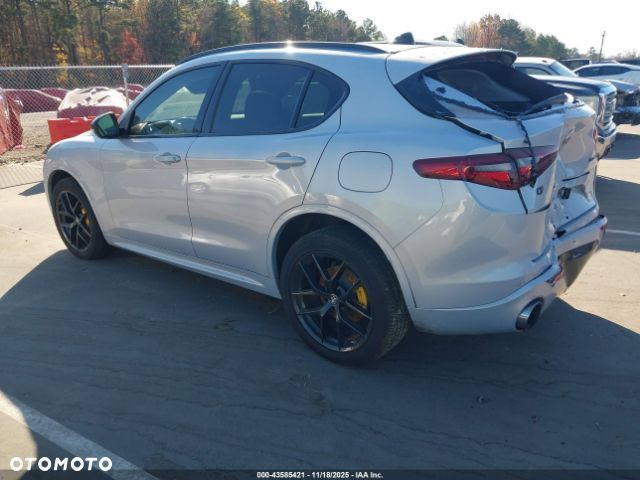 Alfa Romeo Stelvio - 7