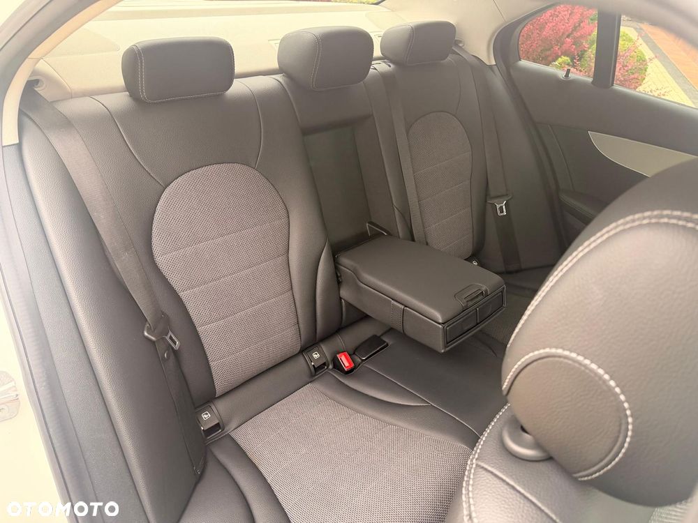 Mercedes-Benz Klasa C 200 9G-TRONIC Exclusive - 35