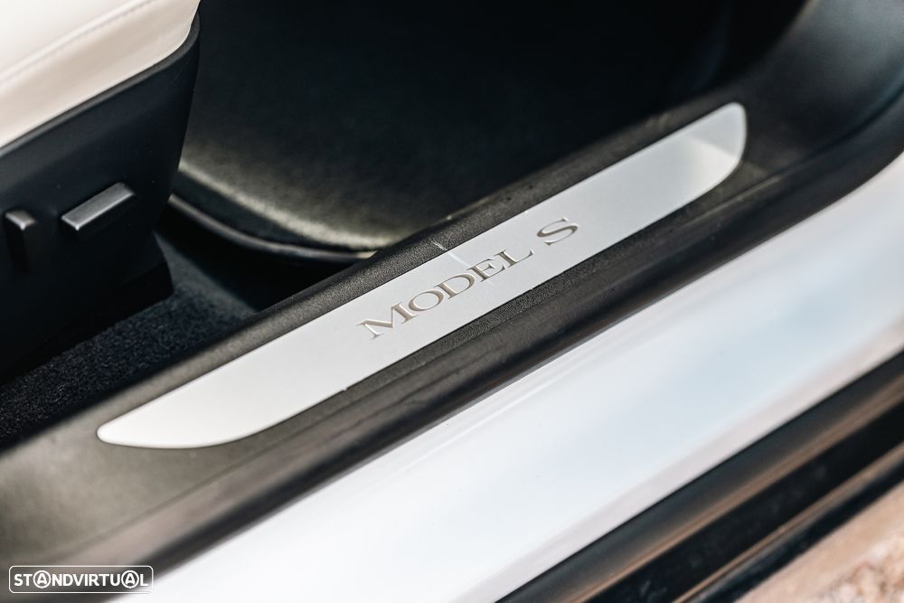 Tesla Model S Long Range - 33
