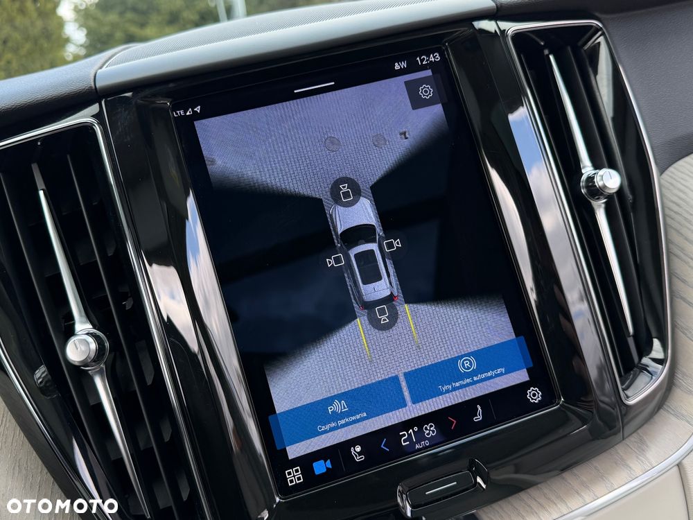 Volvo XC 60 B4 D Plus Dark - 31