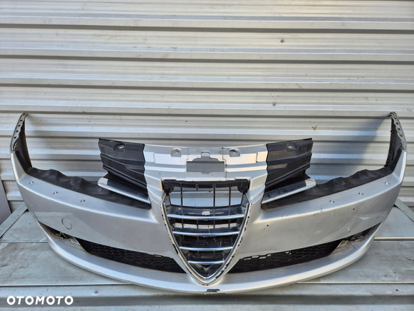 Zderzak przedni Alfa Romeo 159 Xenon