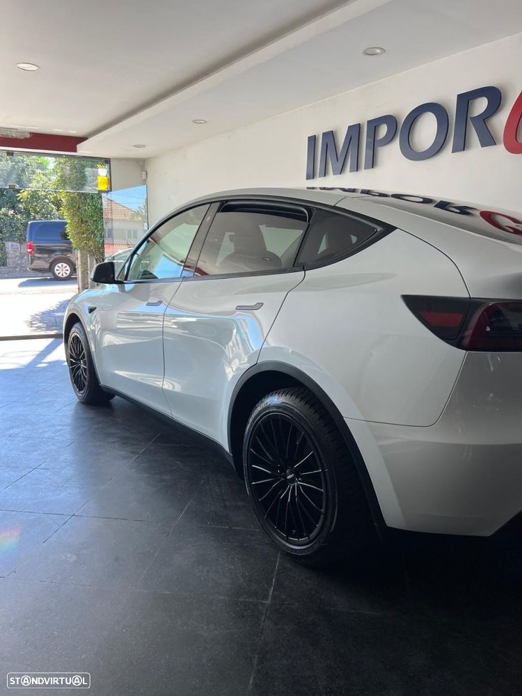 Tesla Model Y Long Range Dual Motor AWD - 5