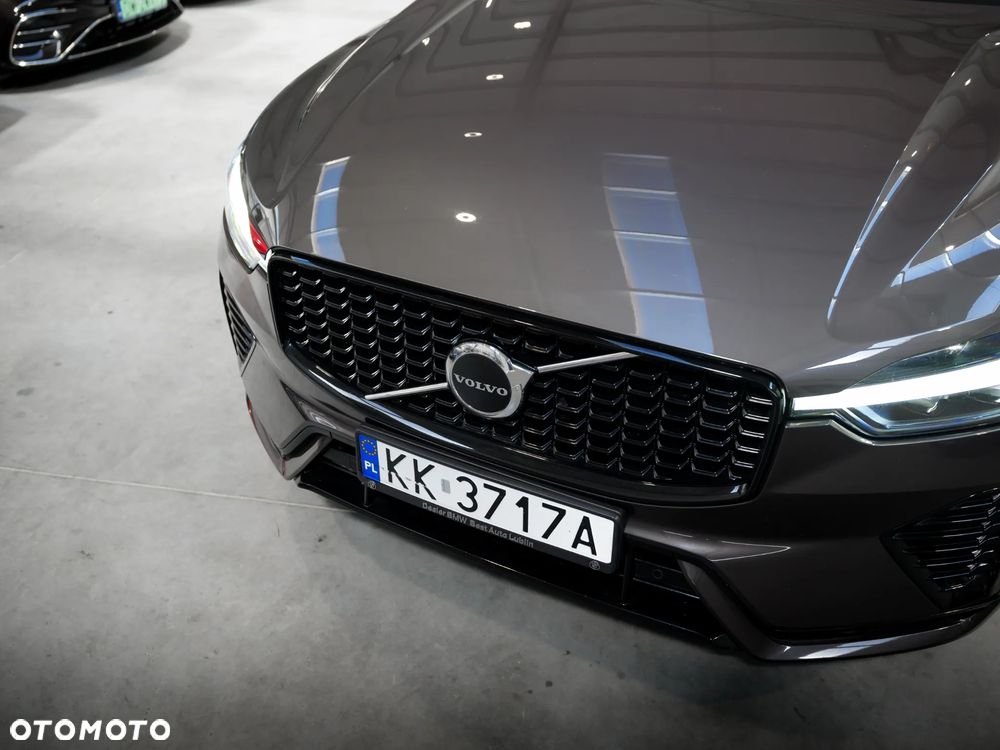 Volvo XC 60 B4 D AWD Plus Dark - 4
