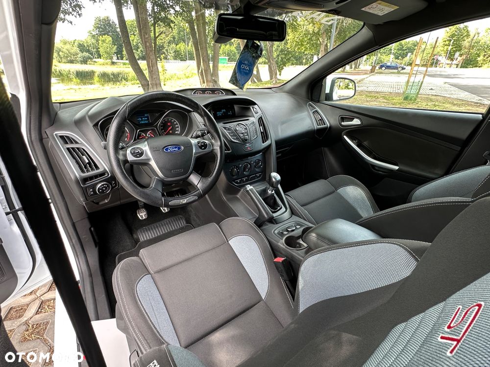Ford Focus - 33