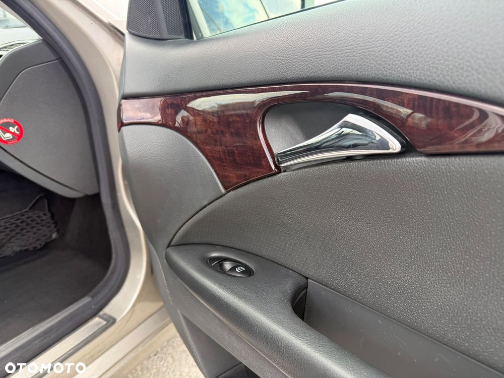 Mercedes-Benz Klasa E 200 CDI Classic - 23