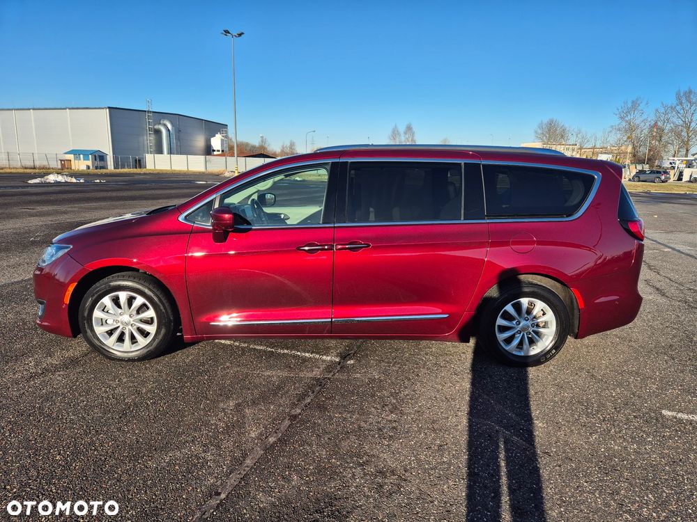 Chrysler Pacifica - 12